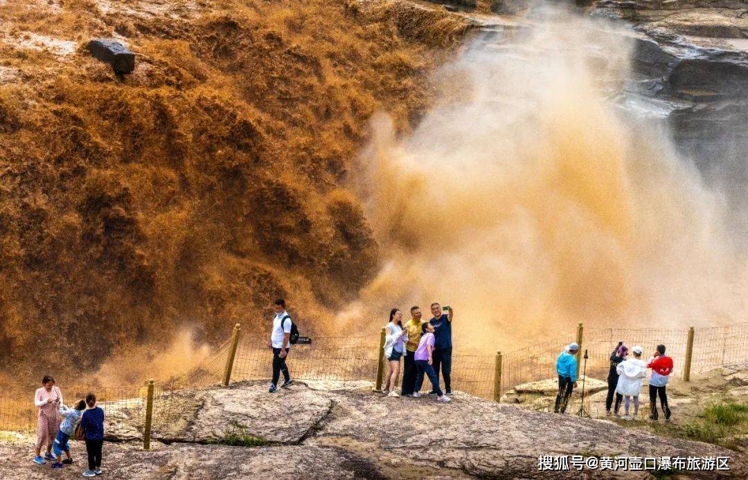 氣勢雄偉 美景不斷看著滾滾黃河水奔騰呼嘯濁浪滔天 激情澎湃天朗氣清