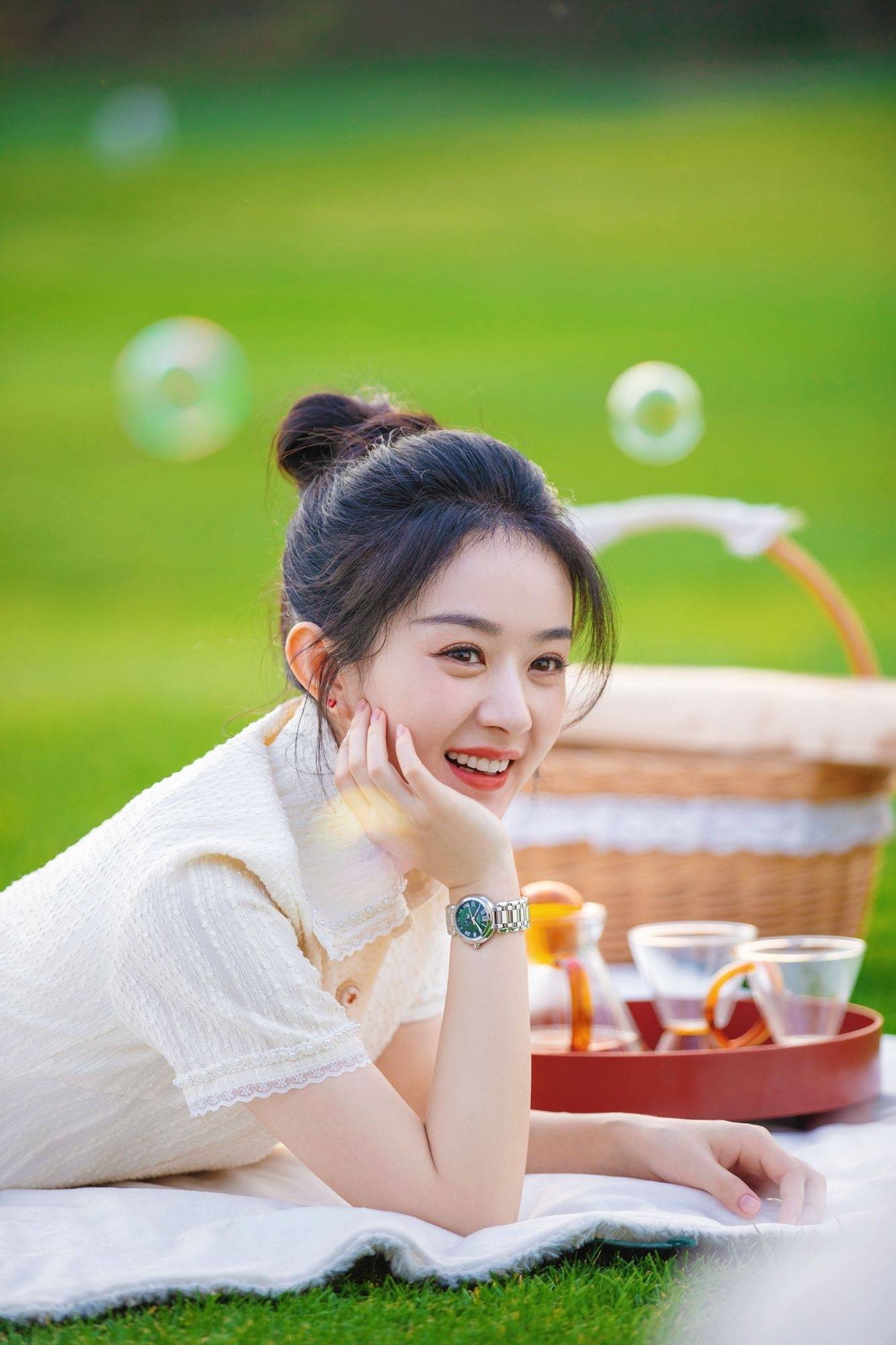 赵丽颖丸子头青春活力写真_赵丽颖_写真