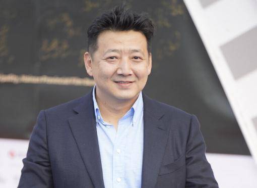 观众要求警方彻查此人,50岁的他到底有多牛_王砚辉_云南昆明_表演