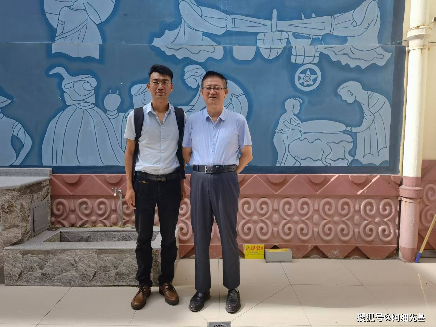 楚雄齐苏堂彝医馆创始人王敏教授陪同楚雄州博物馆一日游