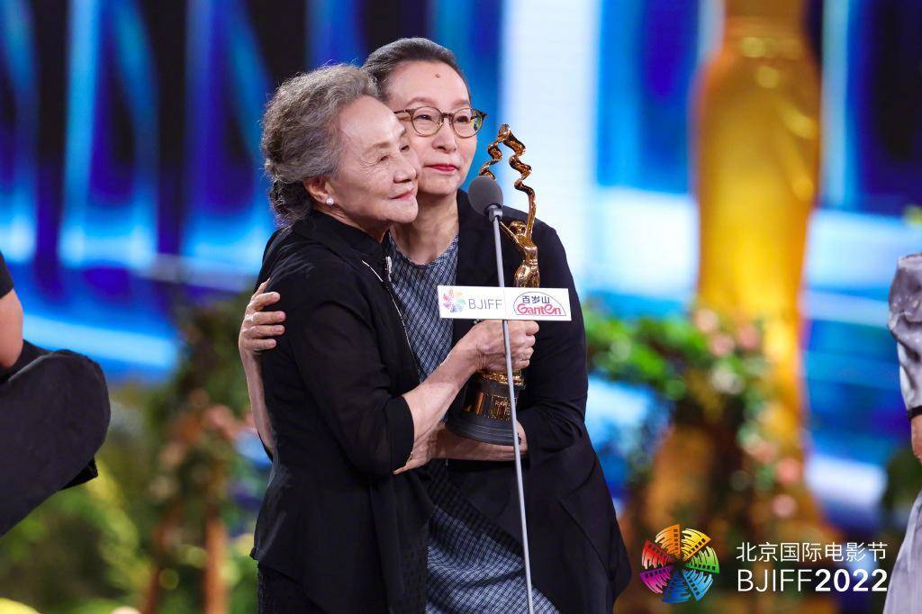 刚刚，84岁吴彦姝获“天坛奖”最佳女主角