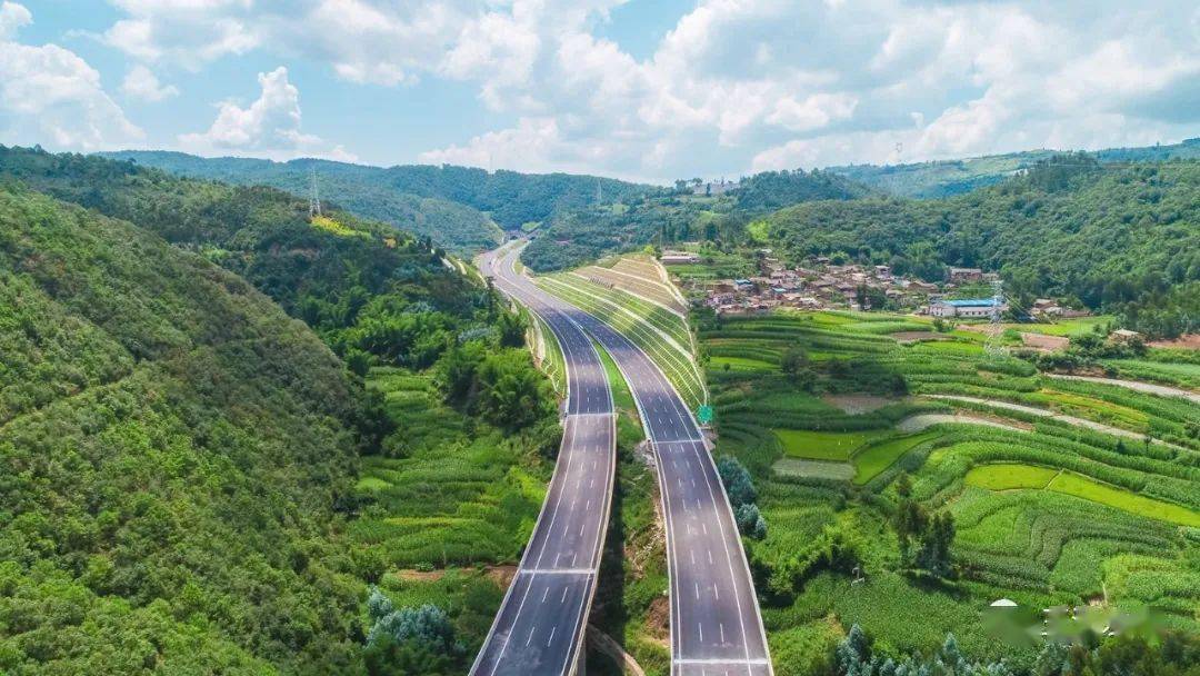 白迪云 摄注意事项玉楚高速公路多依树枢纽处顺接的弥玉高速暂不能