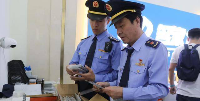 其实在笔者看来,提升公务员形象百利无一弊,大学生的想法更加个性潮流