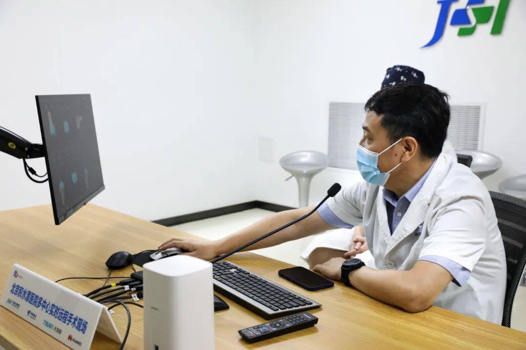 北京积水潭医院完成院内首例5g 骨科手术机器人远程全膝关节置换
