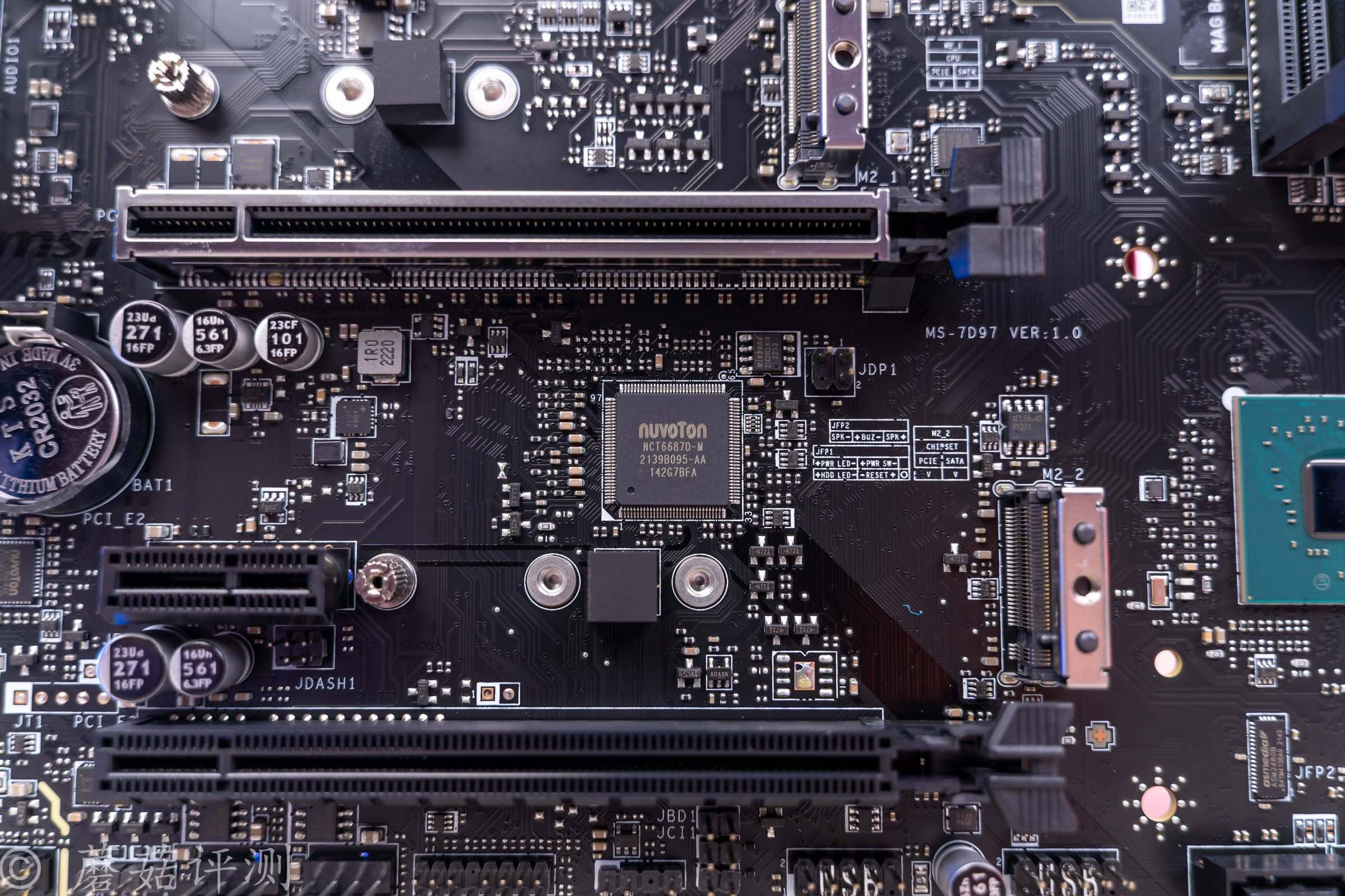 想要玩处理器超频,升级主板也可以,微星b660m迫击炮max主板 拆解评测