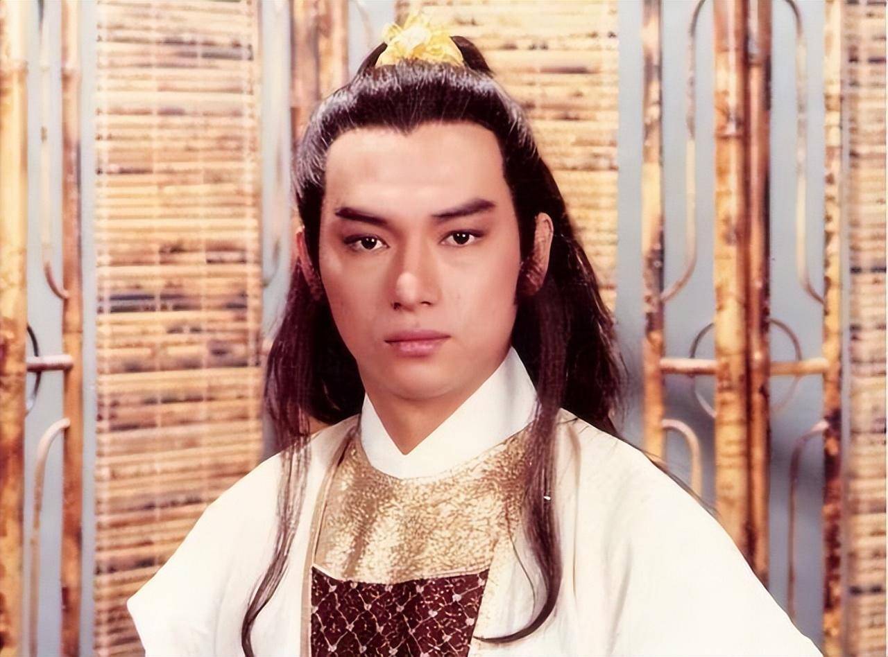 惠天赐老师是惠英红的哥哥,他在83版《射雕》中饰演的陆冠英,剑眉星目