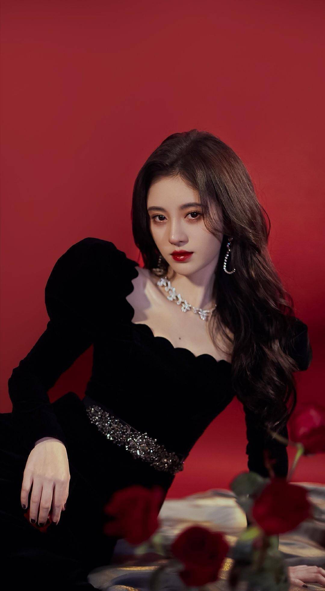 四千年美女鞠婧祎,白色亮片走红毯气质如何?