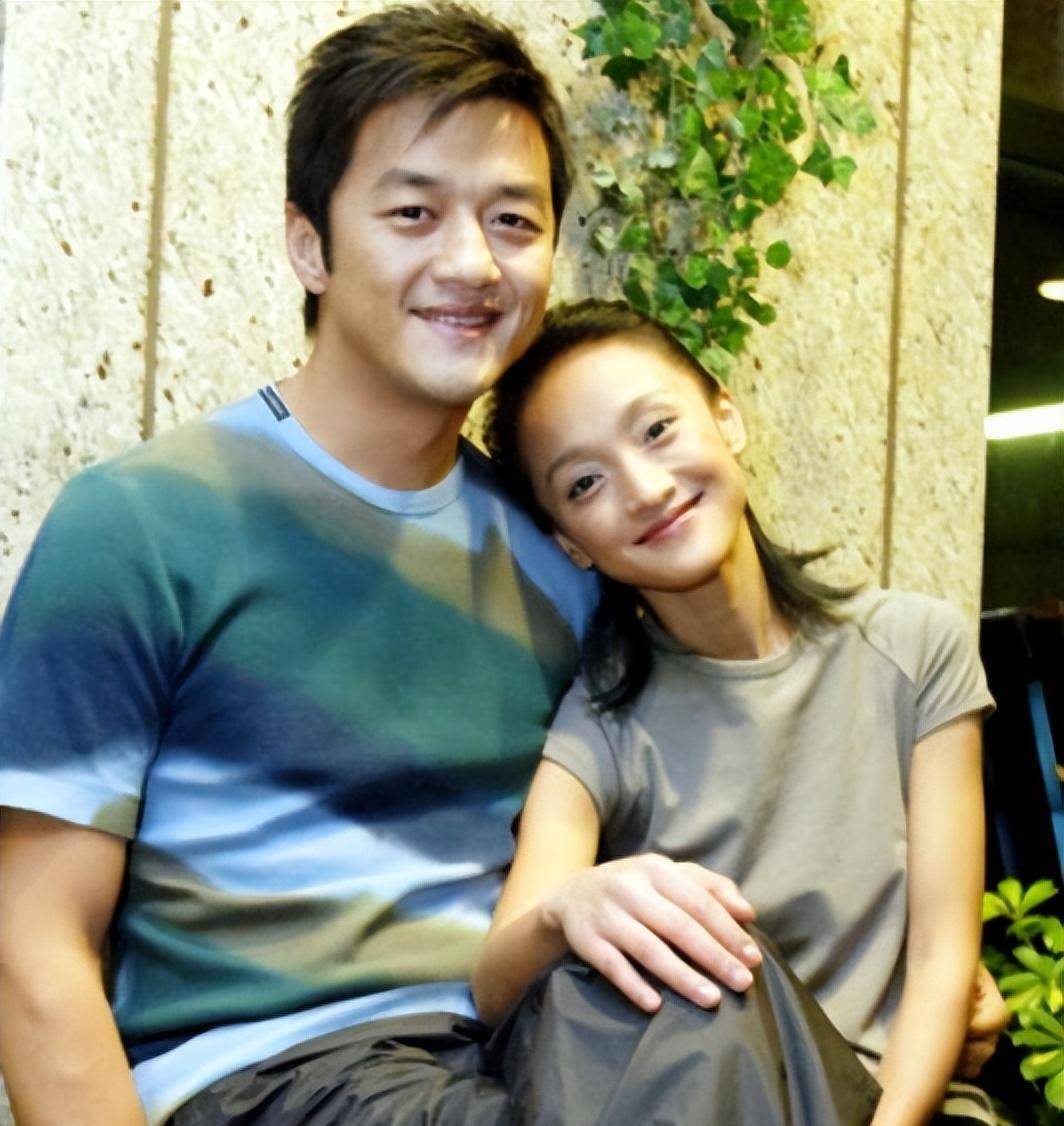 跑到北京为他做漂泊者是王菲前夫窦唯的弟弟周迅初恋男友窦鹏巧合的是