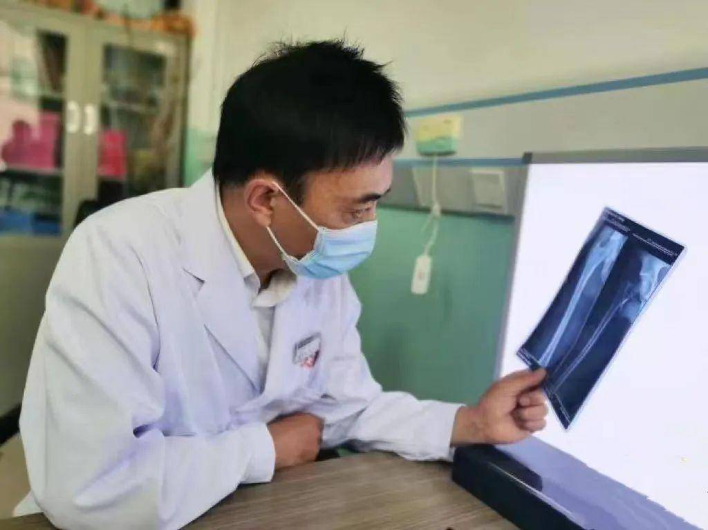 泽曲草原上的"曼巴小马"——2022年全国"最美医生"马文义侧记_泽库县