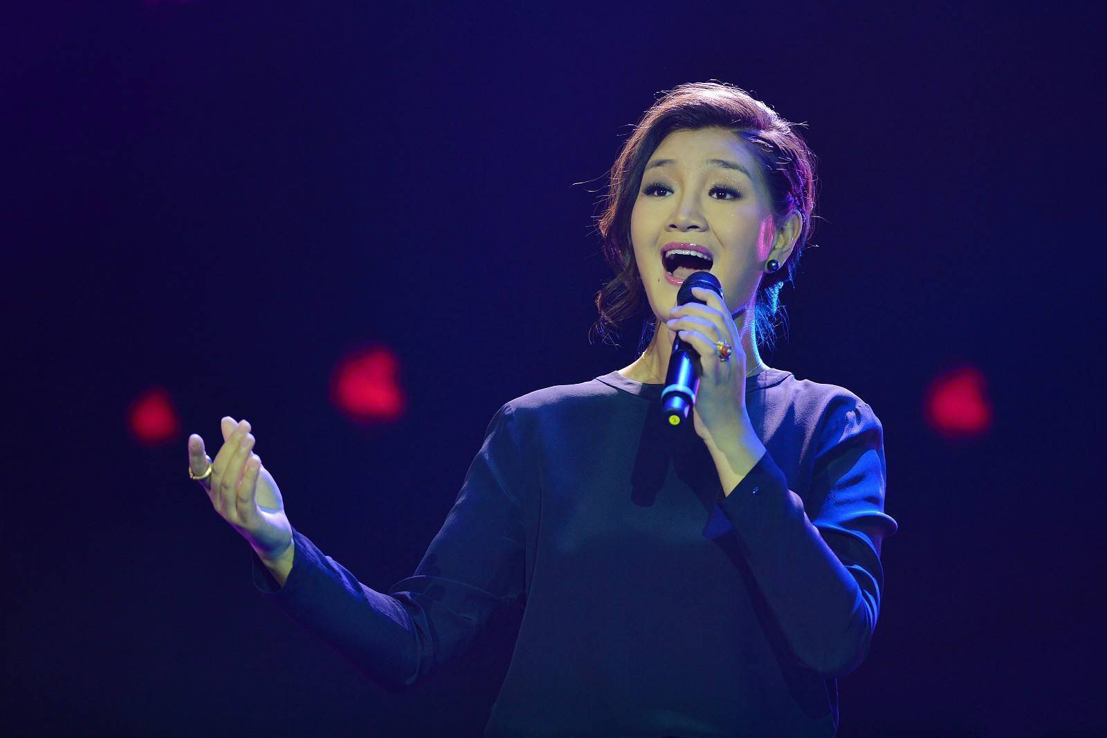 降央卓玛的老公,原来是电视工作17年的他,果然是才子配才女_丁珍_曲扎