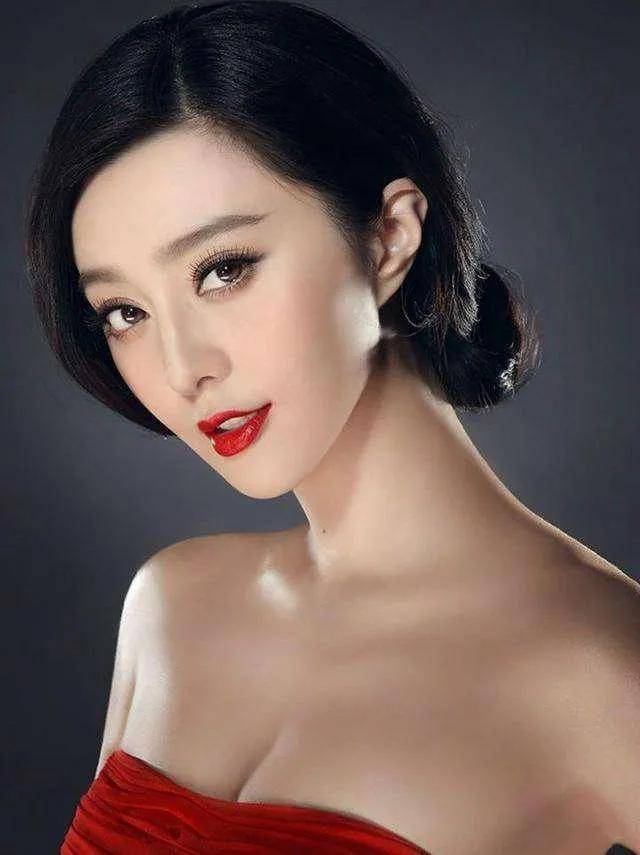 作为中国女明星颜值排行榜中以童星出道的演员,真的是让观众们亲眼