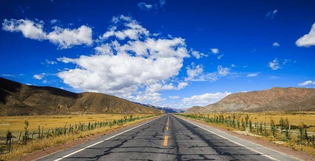 西藏有一条绝美公路，风光可与独库公路相媲美，堪称自驾者的天堂