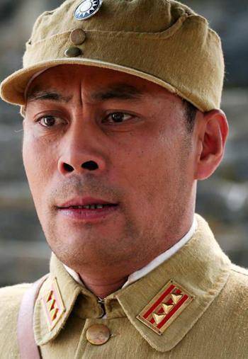 "楚云飞"张光北:因《亮剑》走红,出道34年0绯闻,妻子是她_陈炜_母亲