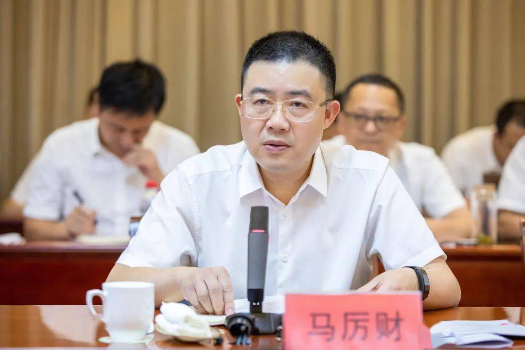 市委副书记,代市长马厉财要吸收和运用好市政协的调研成果.