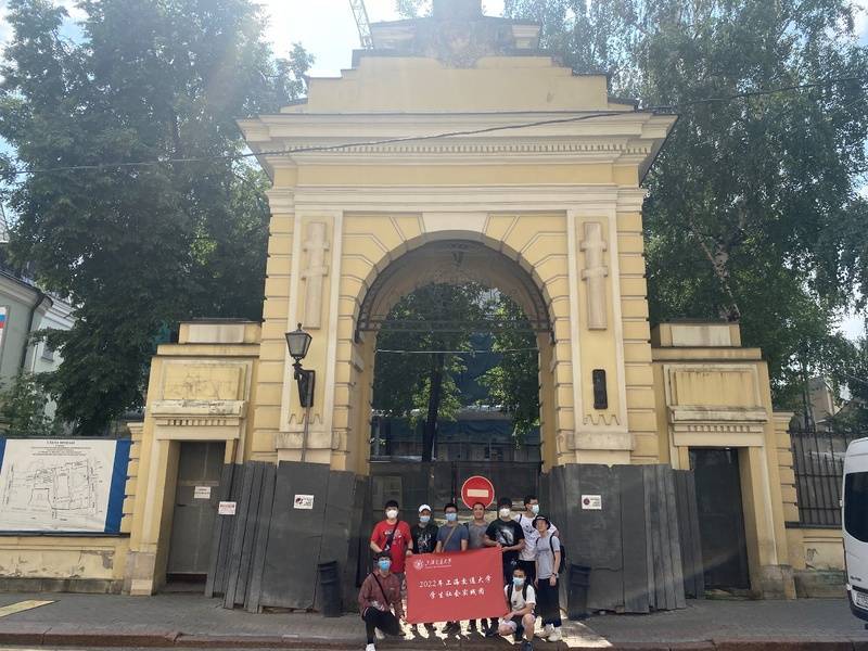 他们来到的莫斯科中山大学遗址瞻仰缅怀,这就是由苏联出资创办的中国