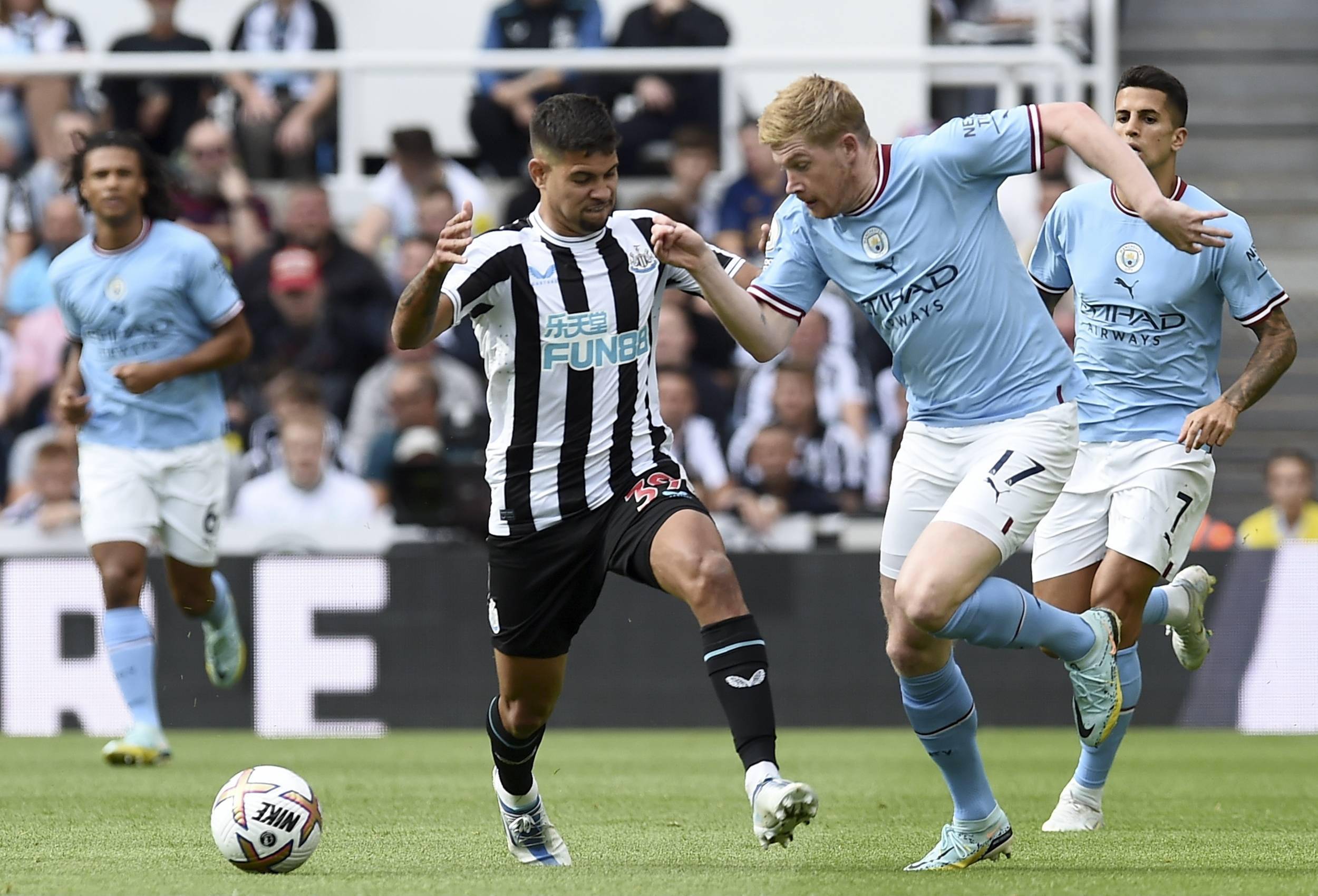 足球——英超联赛:纽卡斯尔联战平曼城_球员_联队_首球