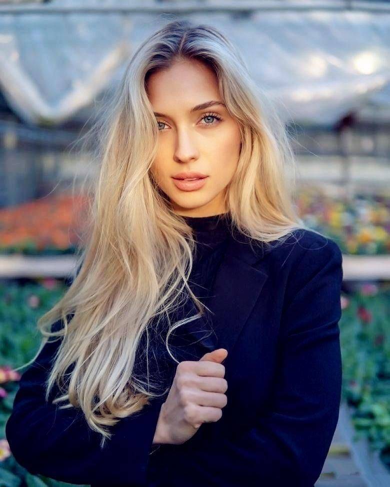 德国顶级模特佐伊,粉丝过百万貌美如花,质感穿搭体现严谨文化_服装