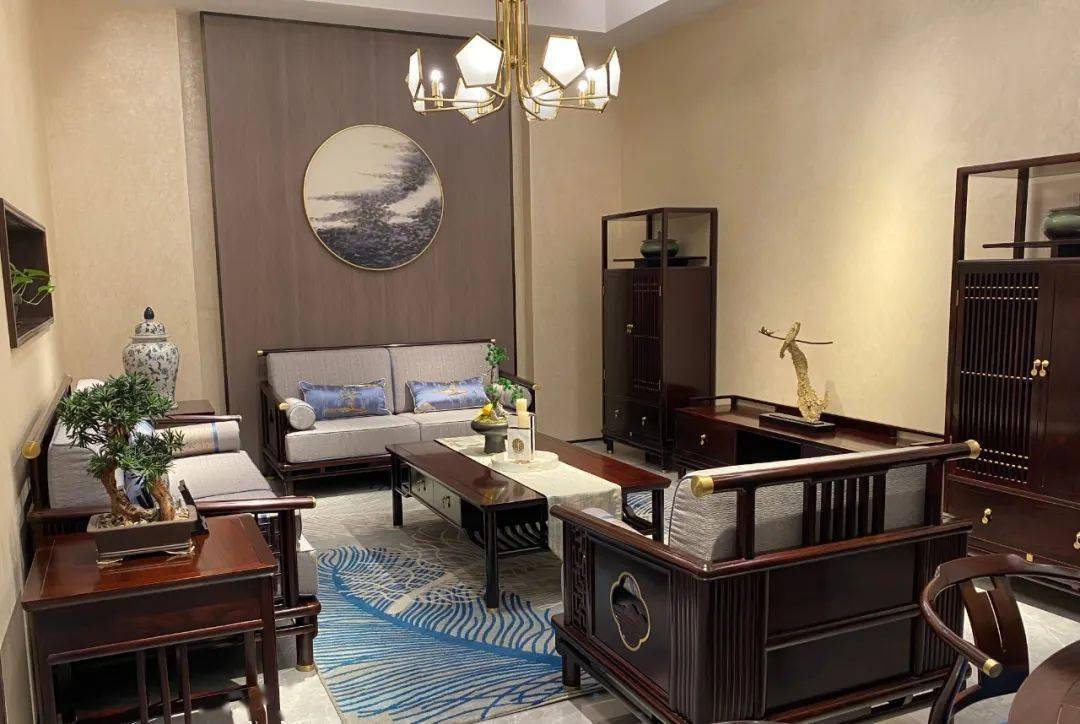作为新古典和当代中式红木家具的倡导者与践行者,东成红木32年来坚持