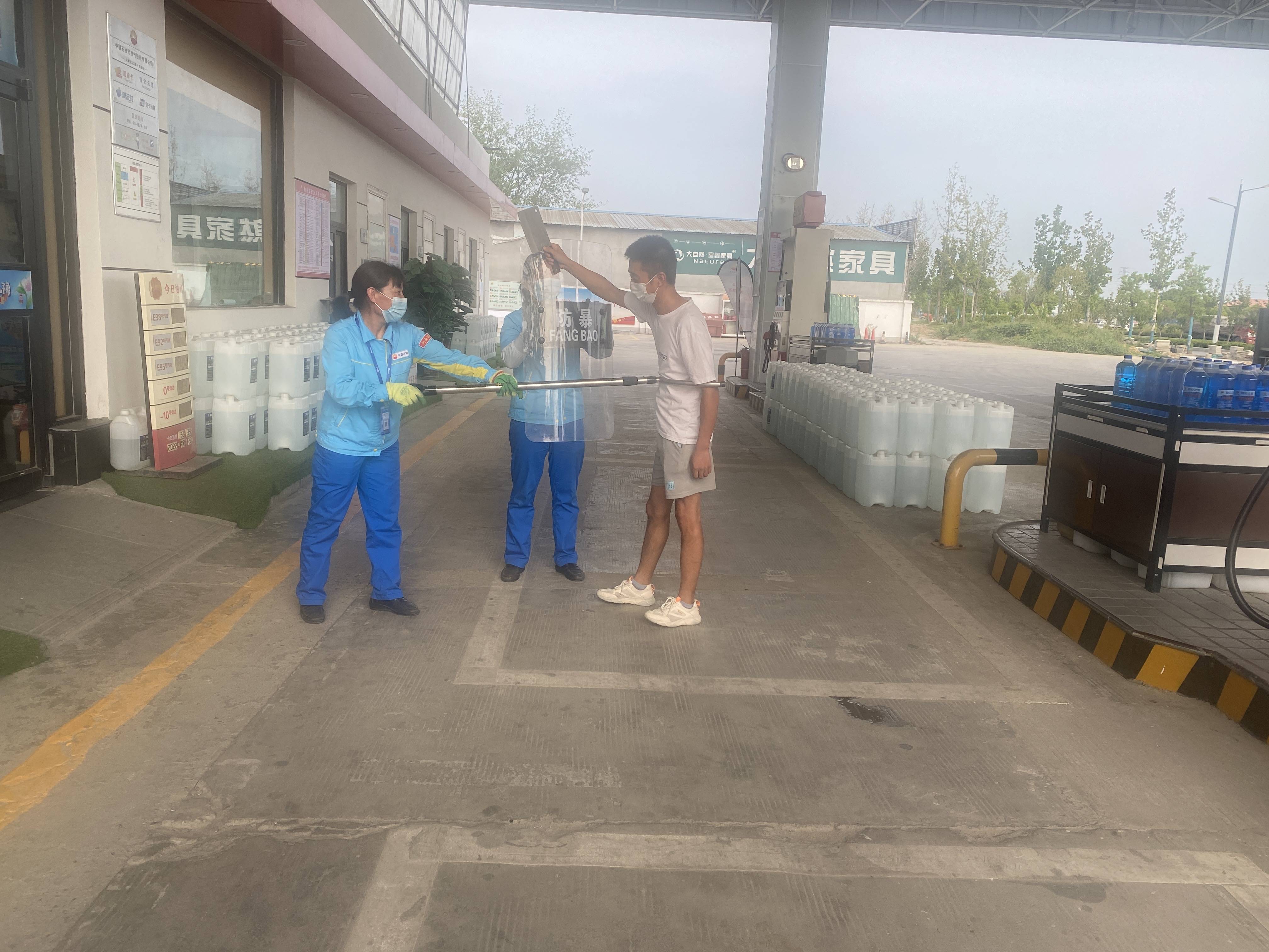 驻马店市公安局高新分局联合辖区中石油加油站开展反恐演练_处置_突发