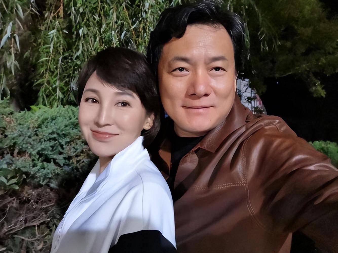 岳丽娜:25岁结婚,被肿瘤折磨,37岁大龄生头胎,48岁再生三胎_郭靖宇