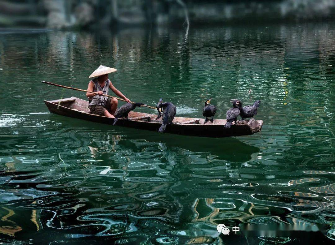 《秋水如藍》湖南省湘西土家族苗族自治州 曾永華攝神情有山水《世說