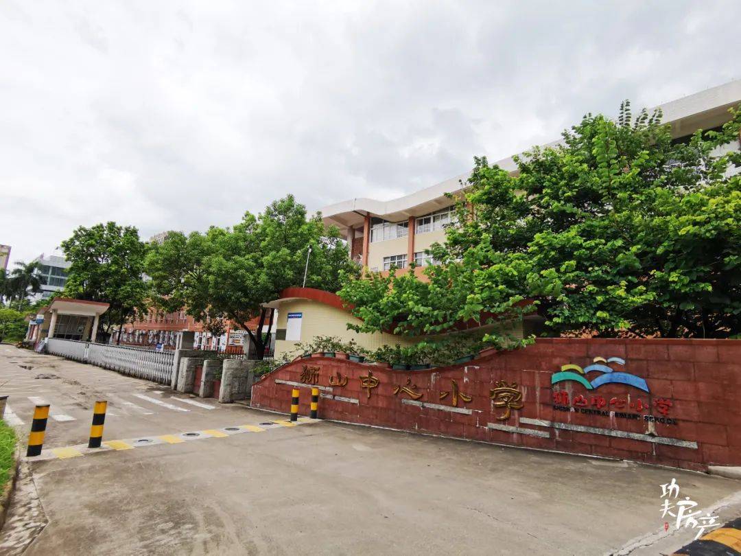这是狮山博爱湖第一梯队学区房_楼龄_小学_花园