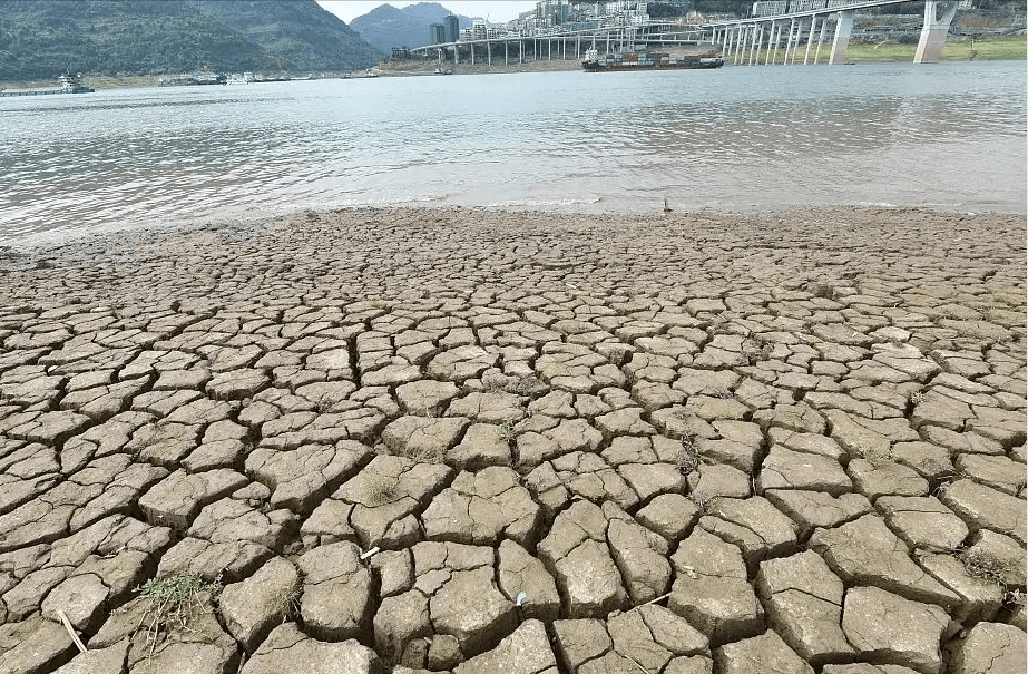 中国发现40亿吨新石油_洞庭湖底下发现石油_美国一水库干旱发现石油