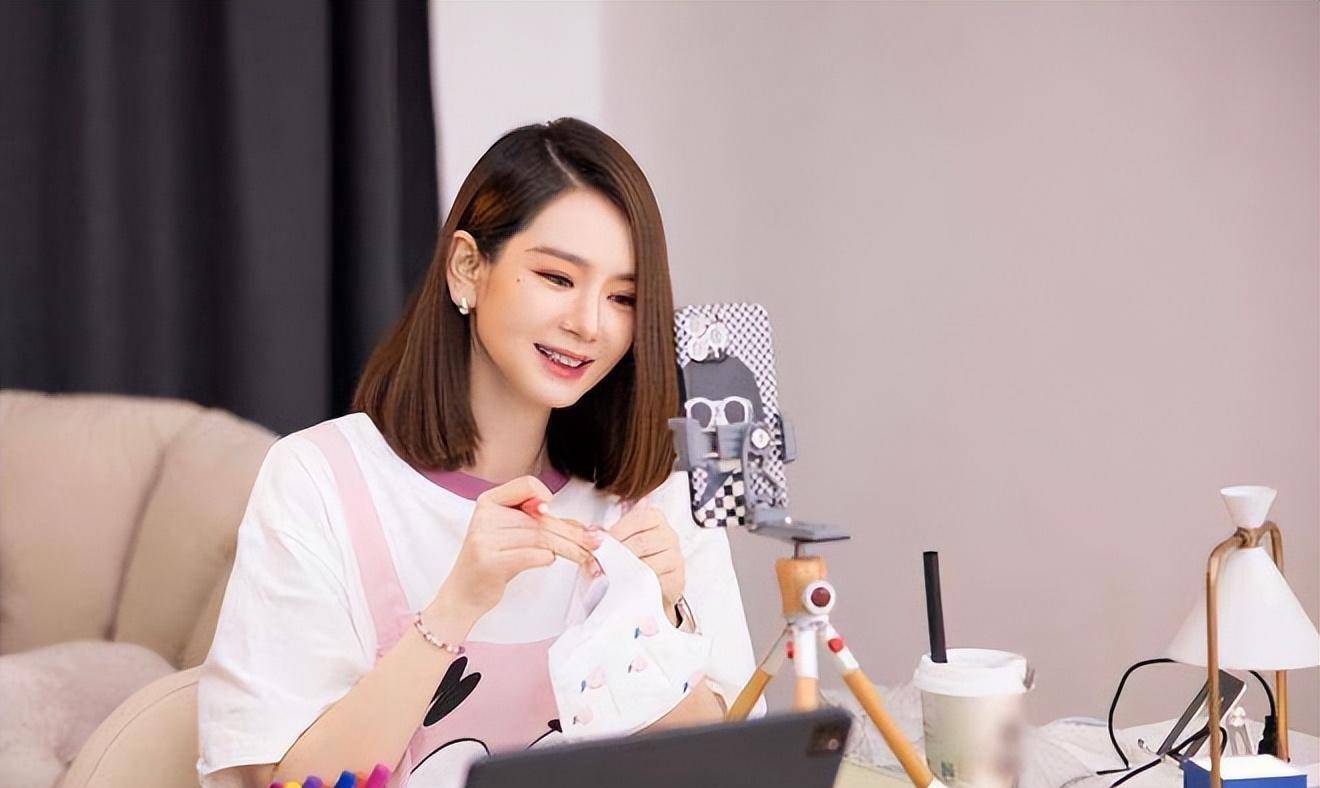 不止戚薇一个人,直播卖假面膜翻车,这些明星带货一个比一个夸张_假货