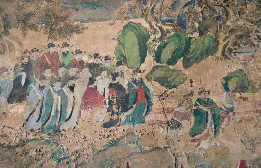 岱庙中,殿内北,东,西三面墙壁上绘有巨幅壁画《泰山神启跸回銮图》,原