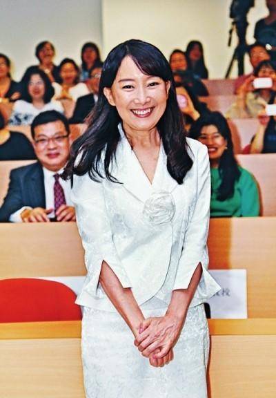 陈美龄是一个传奇:她不但是同邓丽君齐名的歌星,还是作家,名嘴_歌曲