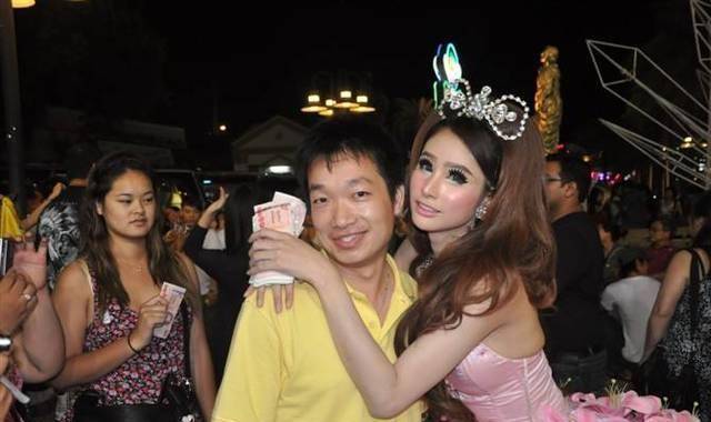 泰国"人妖"的晚年怎么度过,这种生活方式,看完真觉得可怜_职业_男性