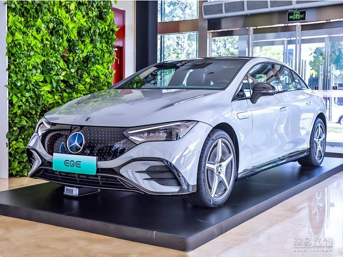 奔驰全新eqe上市 豪华纯电中大型车售52.8万起 续航752公里_搜狐汽车_