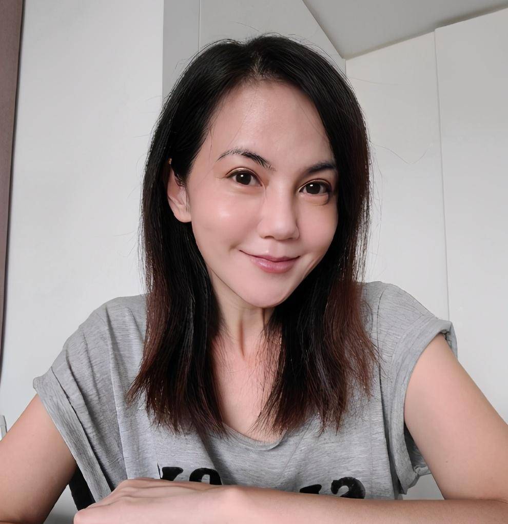 受情伤患抑郁24年不敢恋爱,今46岁仍孤身一人_简沛恩_爱情_初恋