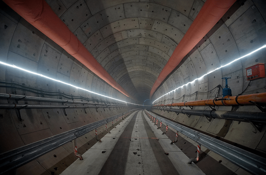 根据规划,春风隧道是在春风高架南侧地下,新增的一条连接滨河大道和