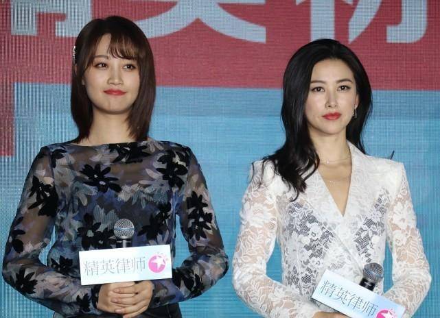 王鸥蓝盈莹同穿黑色各有气场,却被c位朱珠抢镜,卷发妩媚挺撩人_进行