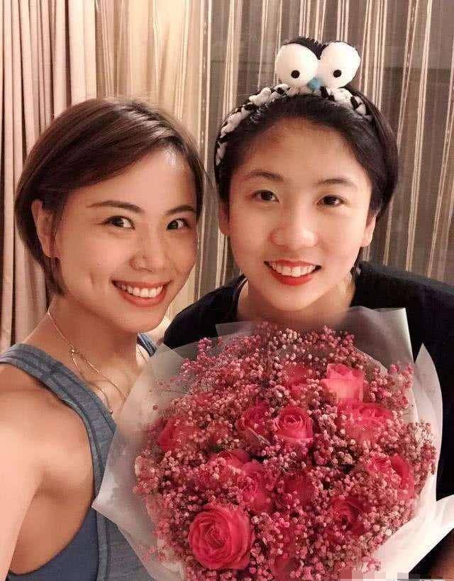 女排美女名将已结婚,一年异地恋终成正果,老公身份被热议_曾春蕾_排球