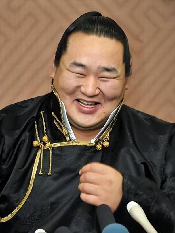 了解相扑的朋友,对朝青龙应该不会陌生,1980年出生的蒙古国相扑运动员