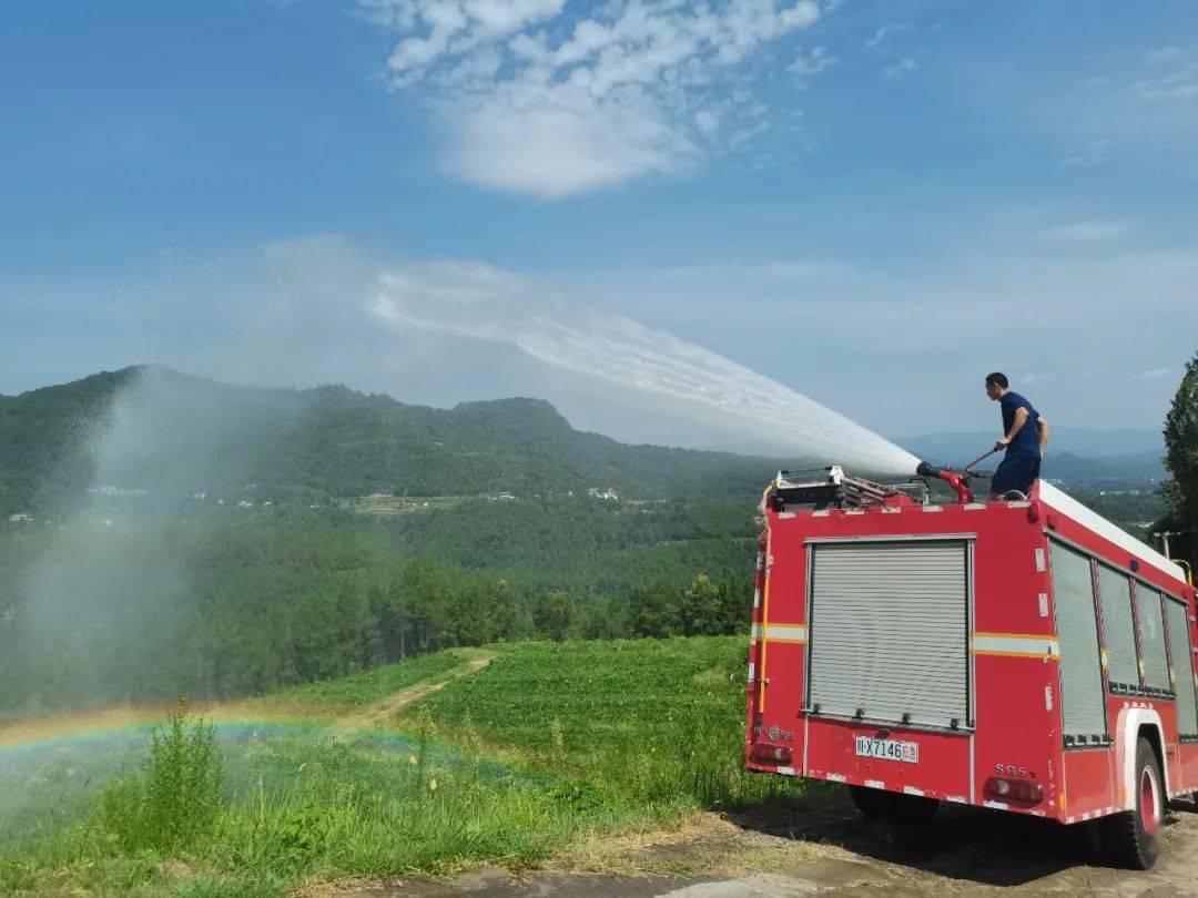 战高温巴中消防全力以赴抗旱保丰收 灌溉 用水 田进行
