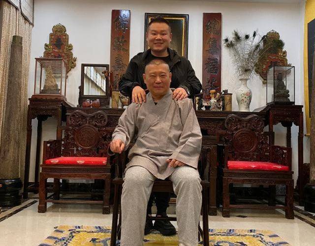 郭德纲豪宅曝光,被质疑土气十足暴发户气质,餐桌酷似乡下坝坝宴_麒麟