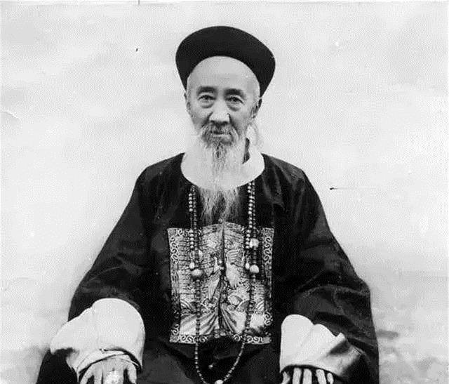 清朝官员真实形象:图四邓世昌,图六左宗棠,图十大贪官和珅_李鸿章