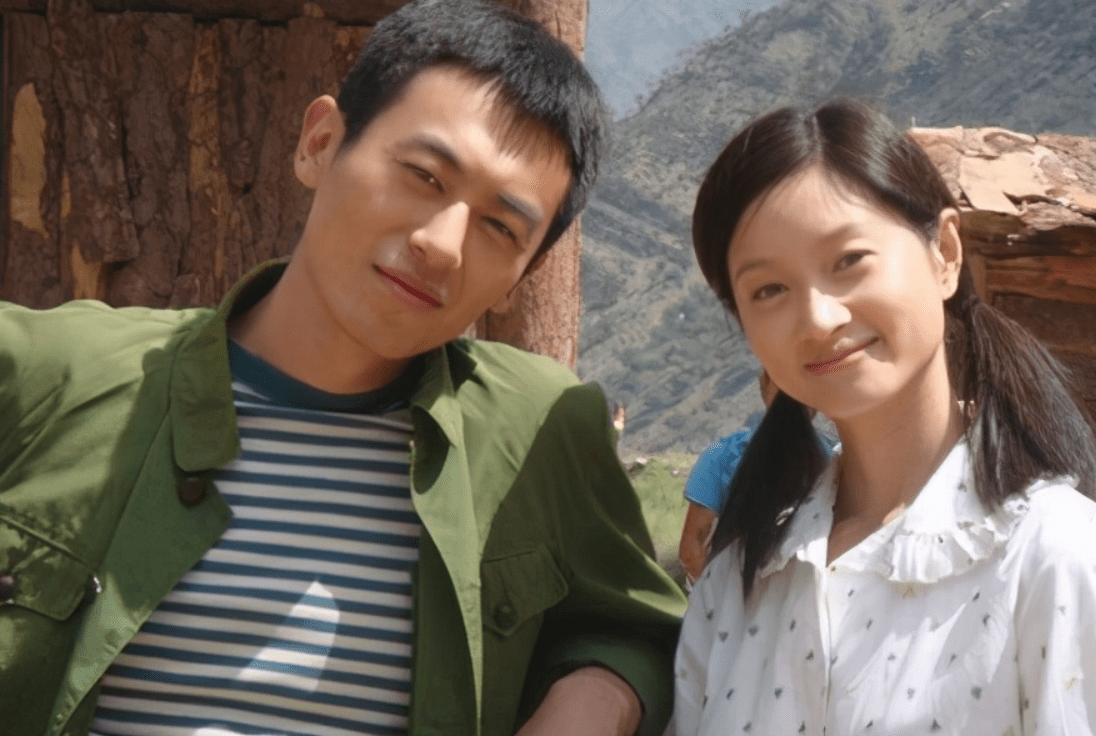 沈佳妮：为爱回归家庭，嫁给朱亚文婚后生俩娃，一家四口幸福甜蜜_手机搜狐网