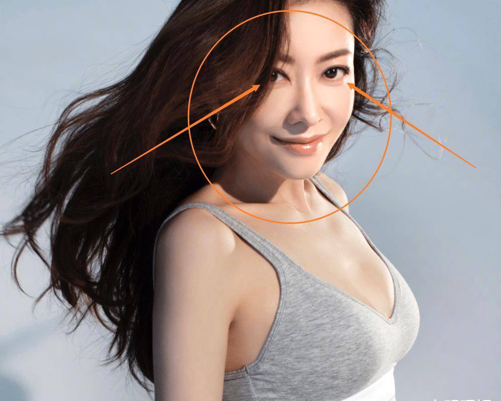 熊黛林晒运动背心写真照,放大看她的腰围,确定是四十岁的身材?