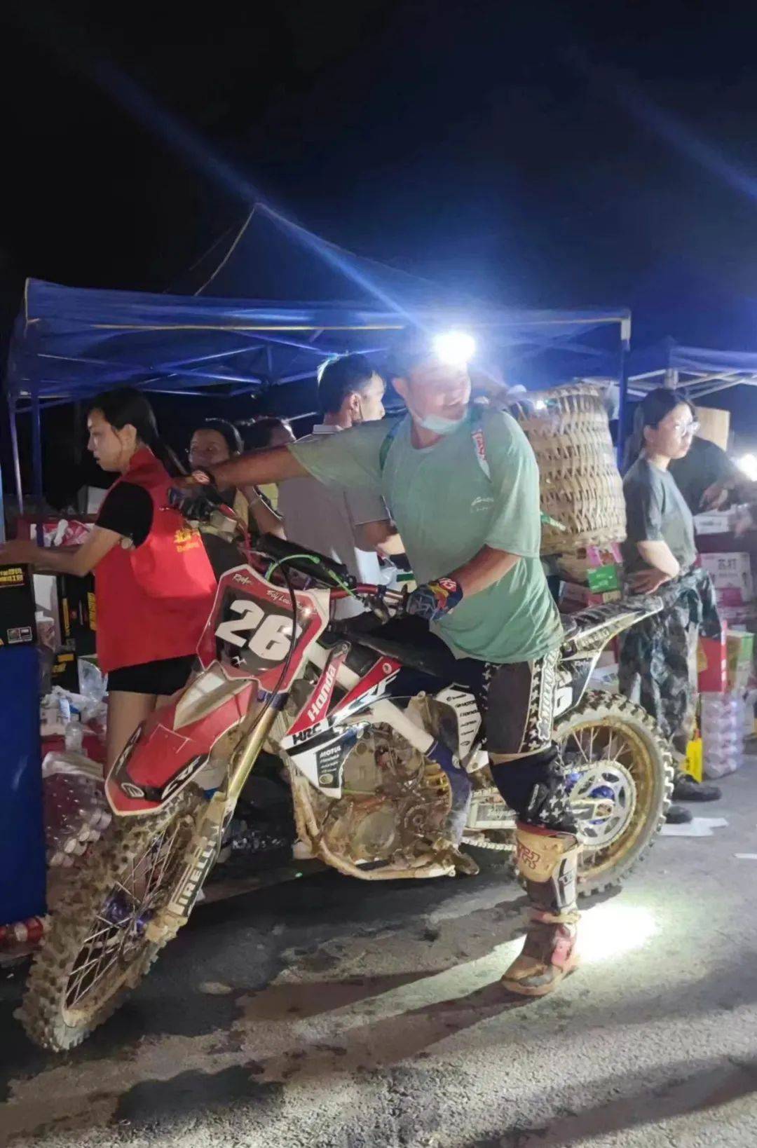 没端火锅,可能就是重庆市民最后的克制了02