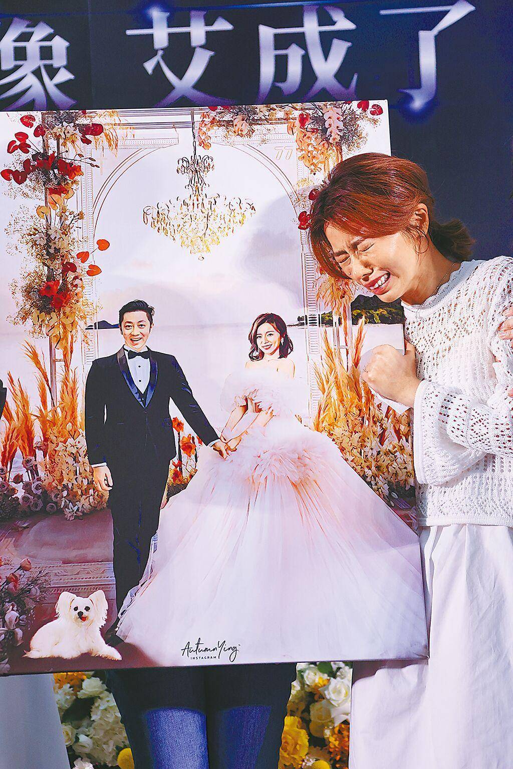 遗孀拿结婚照悲伤落泪,在灵车里强忍泪水送别_王彤_艾诚_朋友