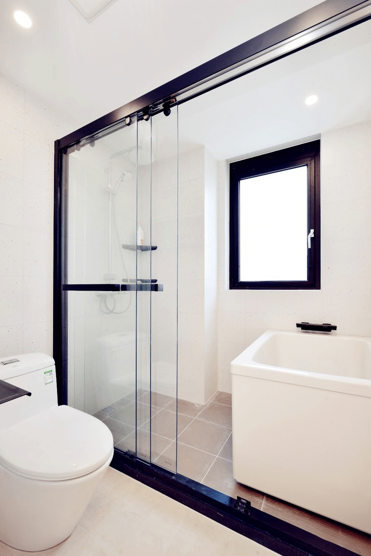 将原有的卫生间进行改造,洗手台移到外侧,下面做抽屉和隔板,可以放置