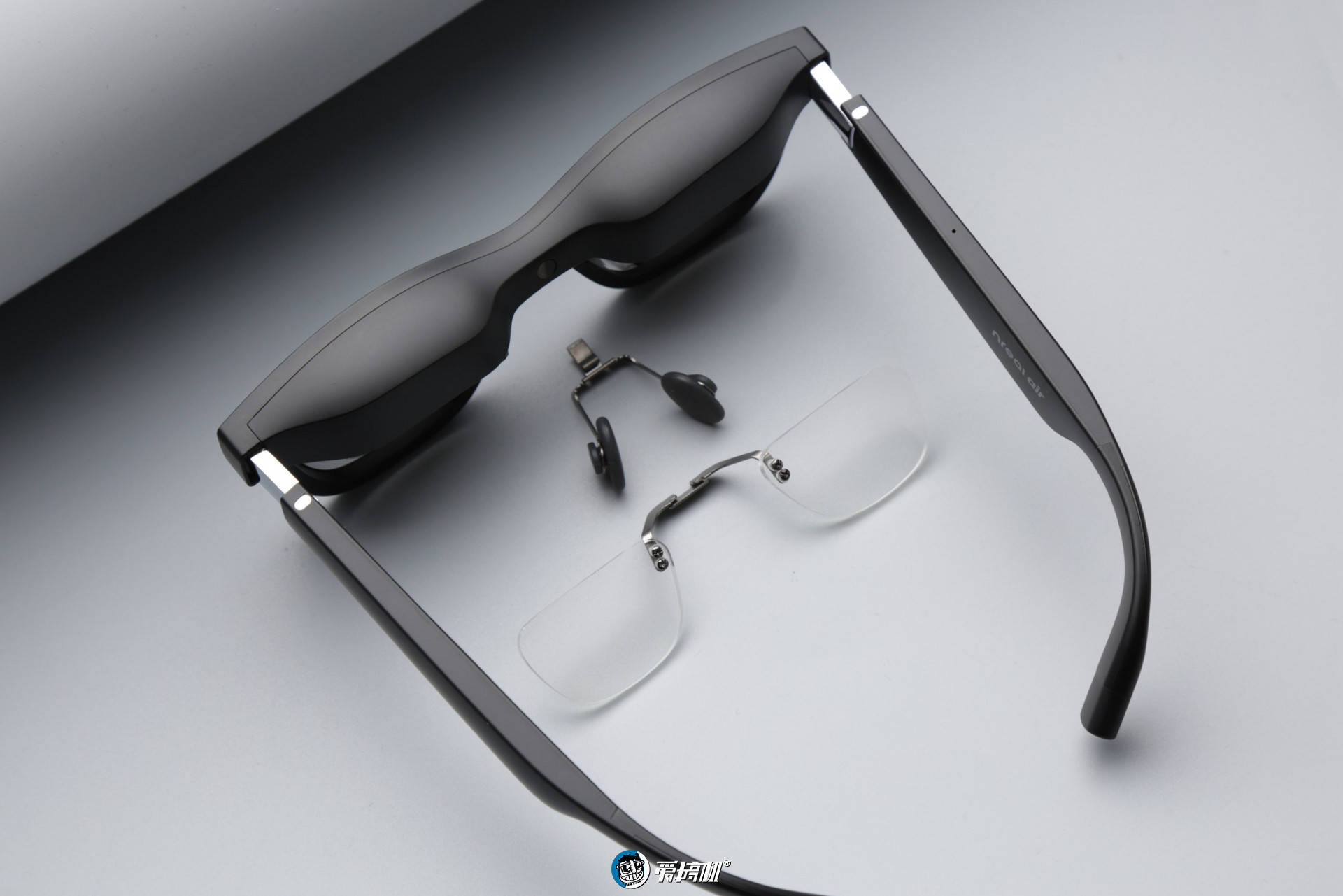 Nreal Air眼镜评测：“把小米透明电视戴头上” - 科技资讯网评测- 科技