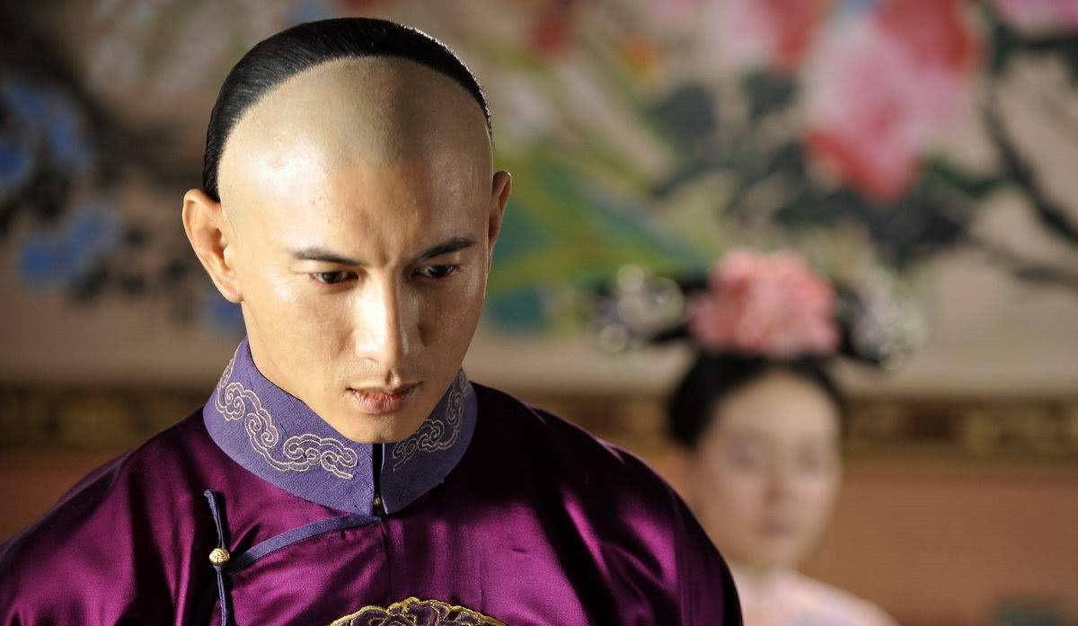 胤禛抓周仪式上,拿着毛笔胡乱画了几下,康熙帝看后当场脸色骤变_传承