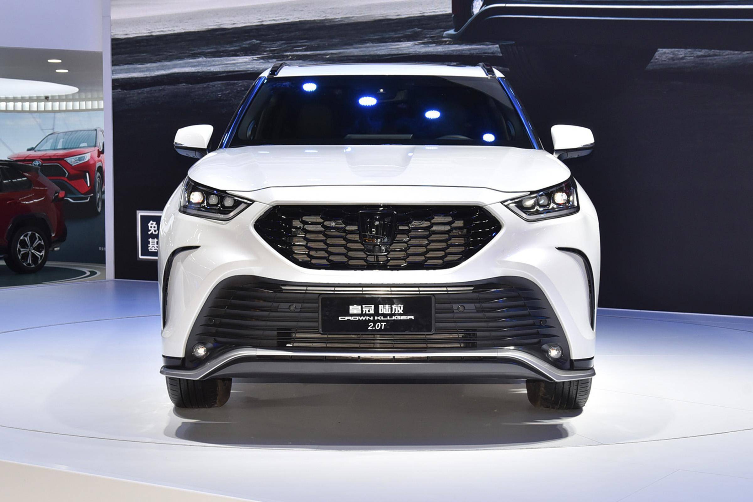 丰田皇冠陆放2.0t车型正式上市!配备8at变速箱,售价31.