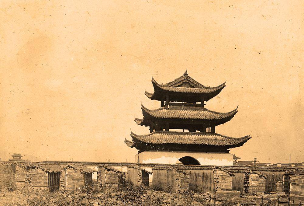 老照片:1913年南京江南贡院全景,明孝陵四方城神功圣德碑亭