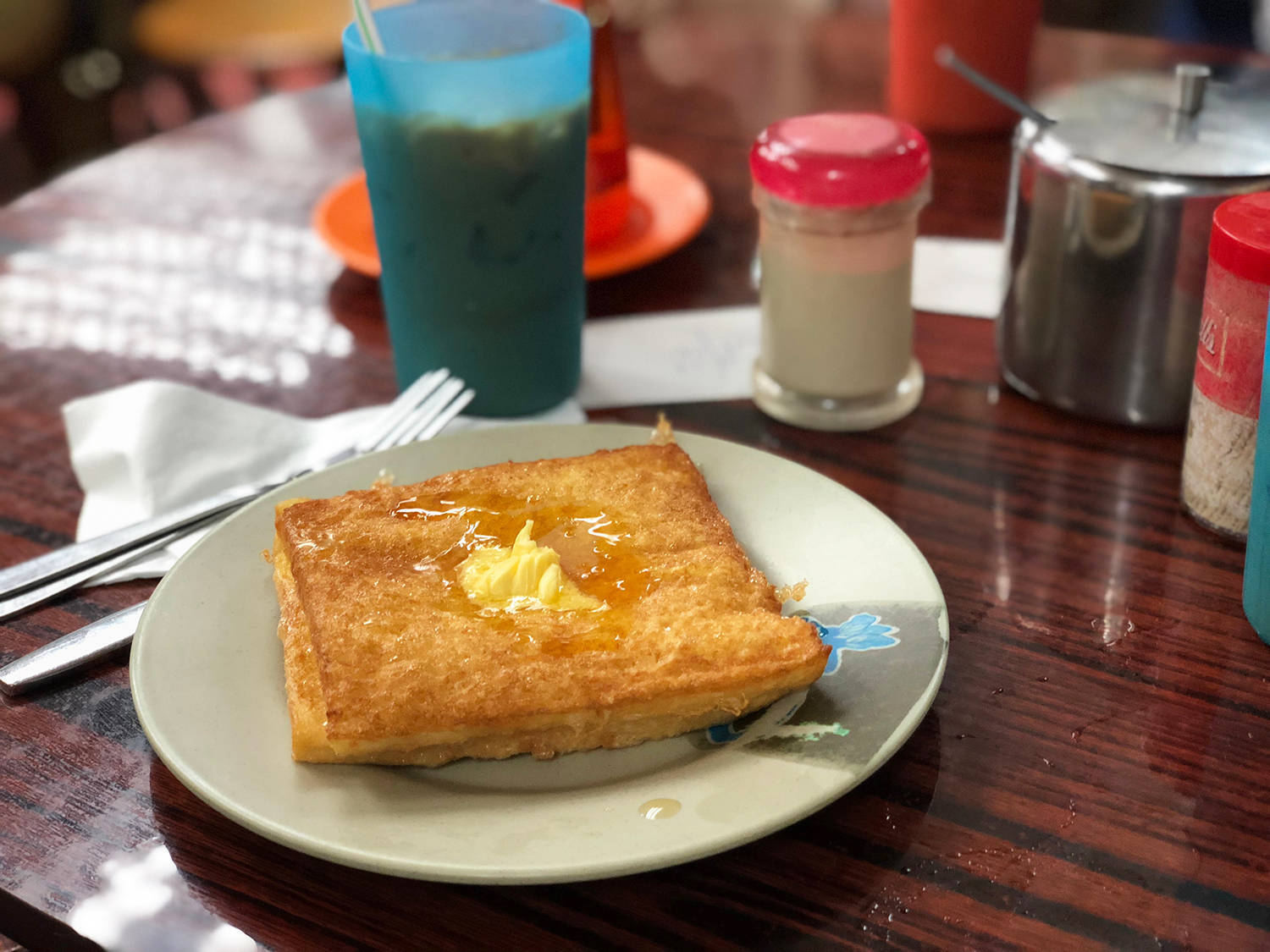 盘点那些中西方融合的香港经典美食,你吃过几种了?_奶茶_蛋挞_西多士